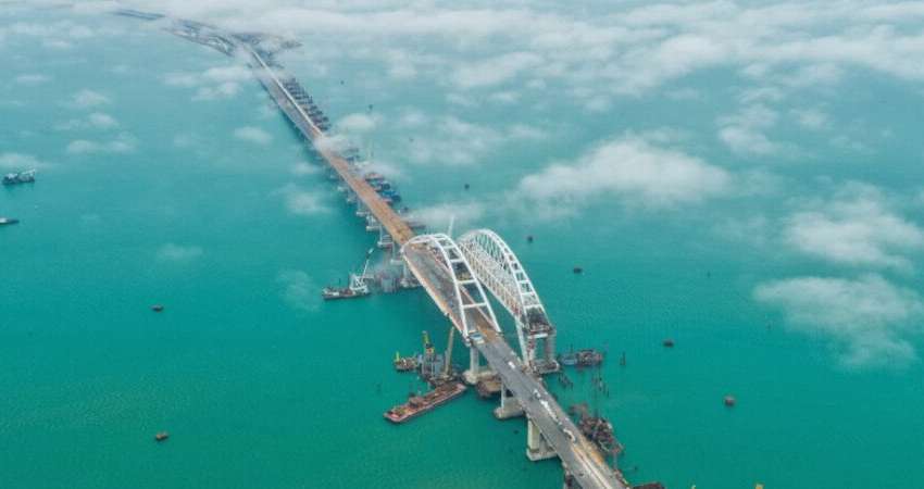 Россия перекрыла Керченский пролив