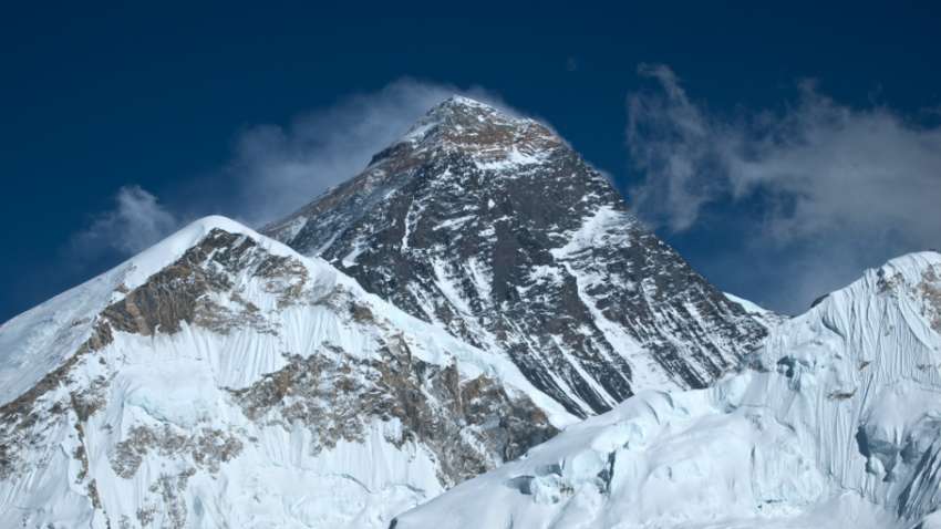 Эверест растет слишком быстро: ученые обнаружили неожиданную аномалию Эверест растет слишком быстро: ученые обнаружили неожиданную аномалию