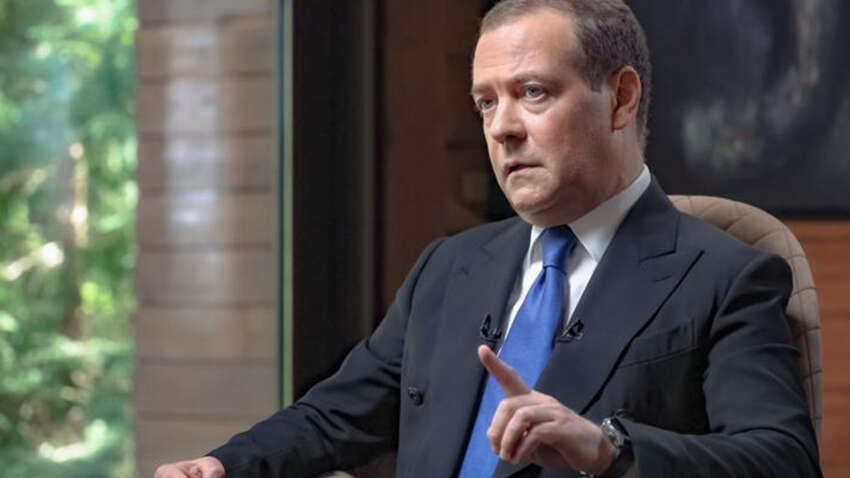 Медведев прямо пригрозил нанести удар по Украине ядерным оружием