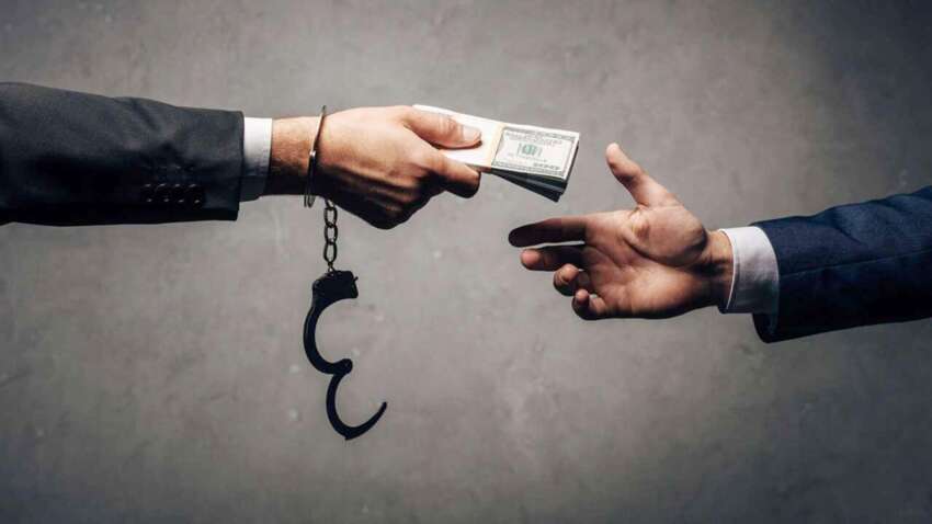 Нардепи вибухнули критикою через корупційний скандал: “щури тікають з корабля”