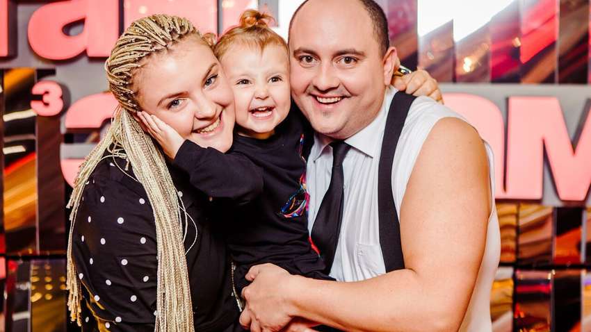 «Щастя засинати поруч»: комік Юрій Ткач зворушив фотографією в соцмережах