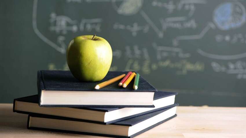 Можуть звільнити 70 тисяч учителів – профспілка б’є на сполох через нові норми Ради Можуть звільнити 70 тисяч учителів – профспілка б’є на сполох через нові норми Ради