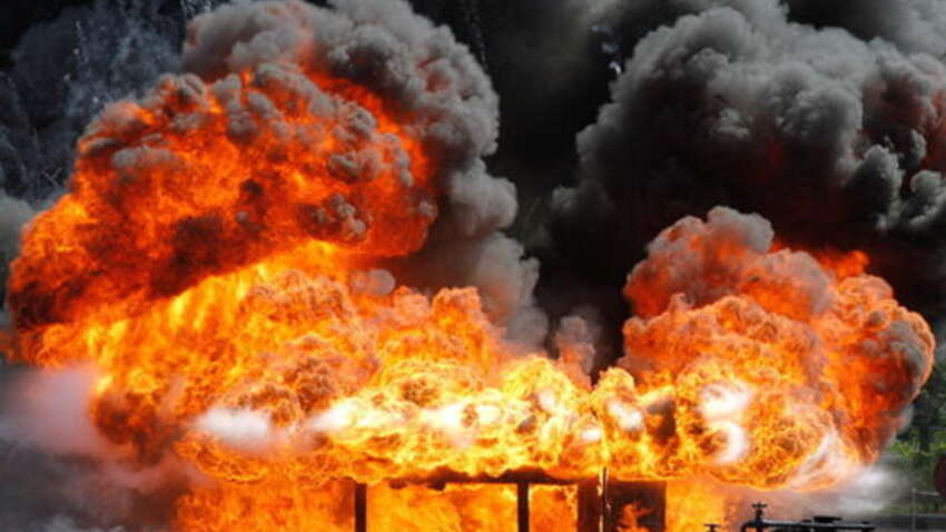 Жаркая ночь в РФ: паника в ряде городов из-за сильных взрывов