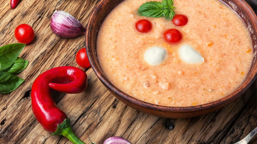 Зміцнюємо імунітет: рецепт іспанського часникового супу