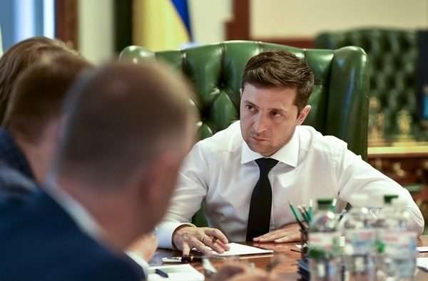 В Офисе президента показали видео, как Зеленский решает вопрос снижения тарифов