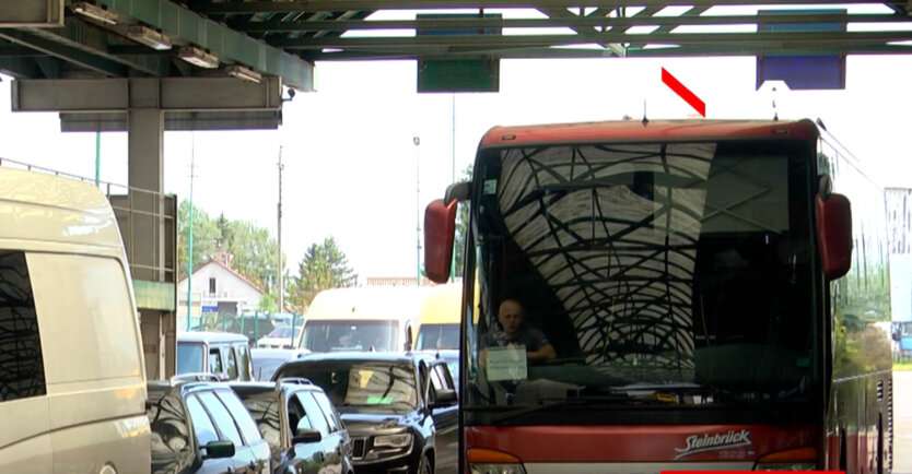 Можливе скорочення рейсів: 200 українських перевізників втратили доступ до системи “Шлях”