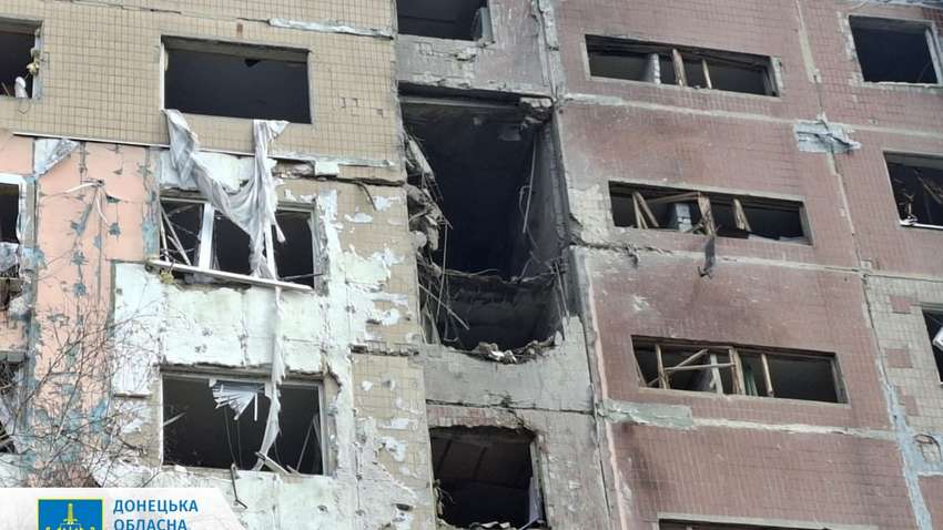 Окупанти вдарили по багатоповерхівці авіабомбою: багато поранених