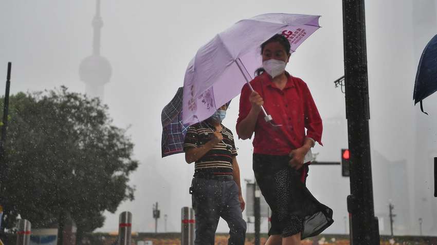 В Шанхаї оголосили помаранчевий рівень небезпеки: чому там масово евакуюють людей В Шанхаї оголосили помаранчевий рівень небезпеки: чому там масово евакуюють людей