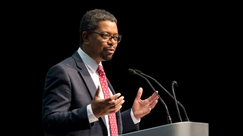 В Европе впервые избрали темнокожего политика лидером страны В Европе впервые избрали темнокожего политика лидером страны