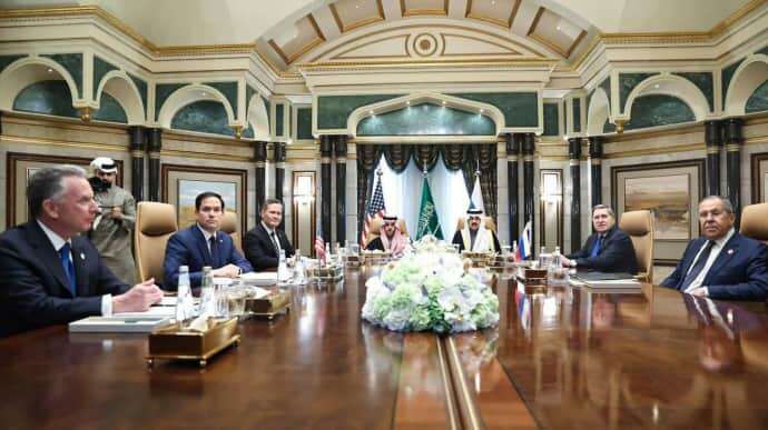 Шантаж или дипломатия? Какие угрозы скрывают переговоры в Саудовской Аравии