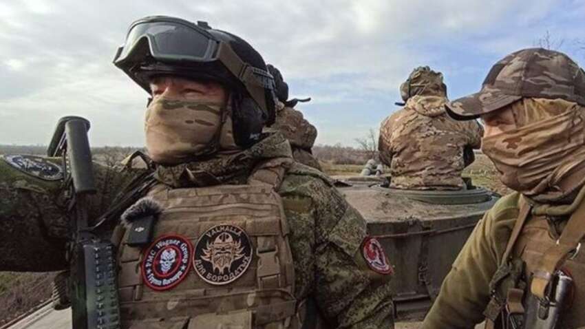 «Вагнерівці» та розвідники на борту: як РФ мілітаризує свій «тіньовий флот»