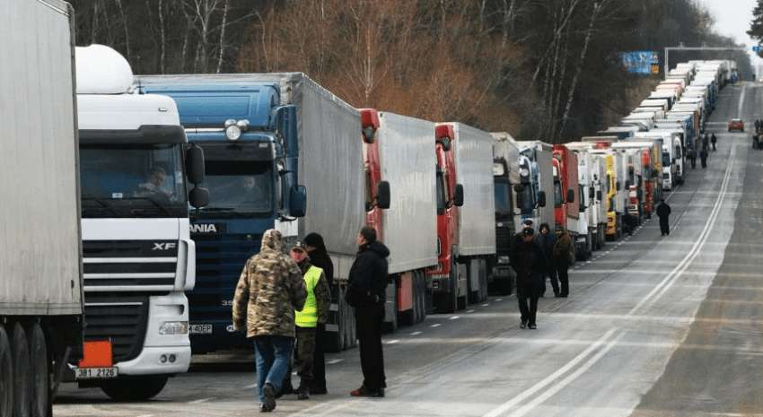 Что стоит за блокадой украинской границы: кто от этого в выигрыше