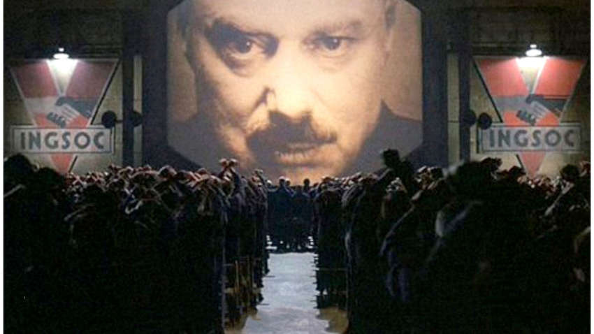 Карантин як спосіб контролю: чи стежить влада за українцями