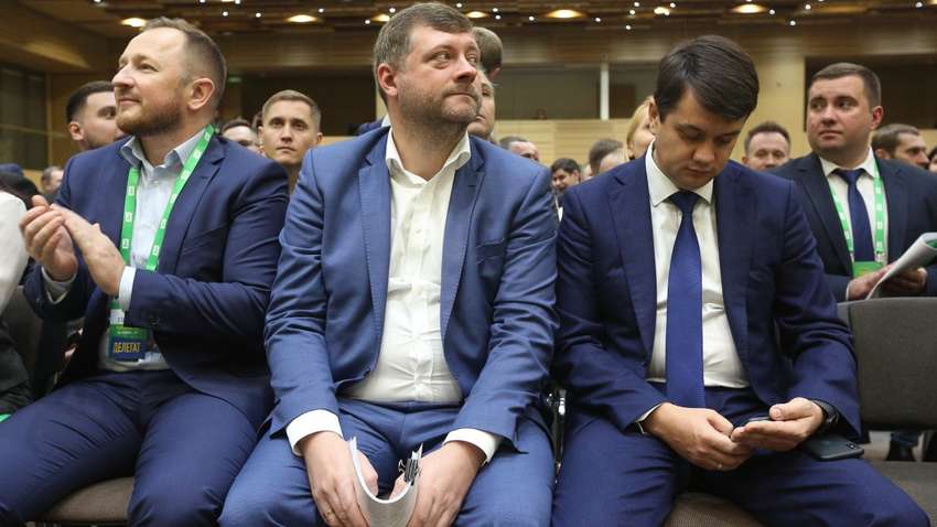 «Слуги» з'їхалися: експерти оцінили вибір ідеології партії влади