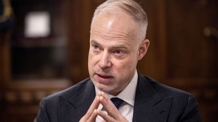 Міністр оборони Угорщини назвав країну, яка має вирішити долю війни в Україні Міністр оборони Угорщини назвав країну, яка має вирішити долю війни в Україні