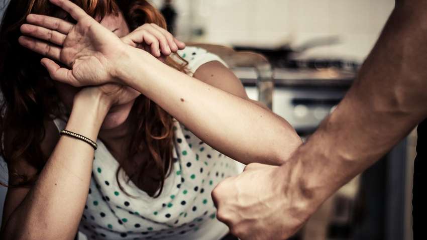 Ехо ізоляції: в Афганістані чоловік за бажання розлучитися з ним відрізав дружині ніс