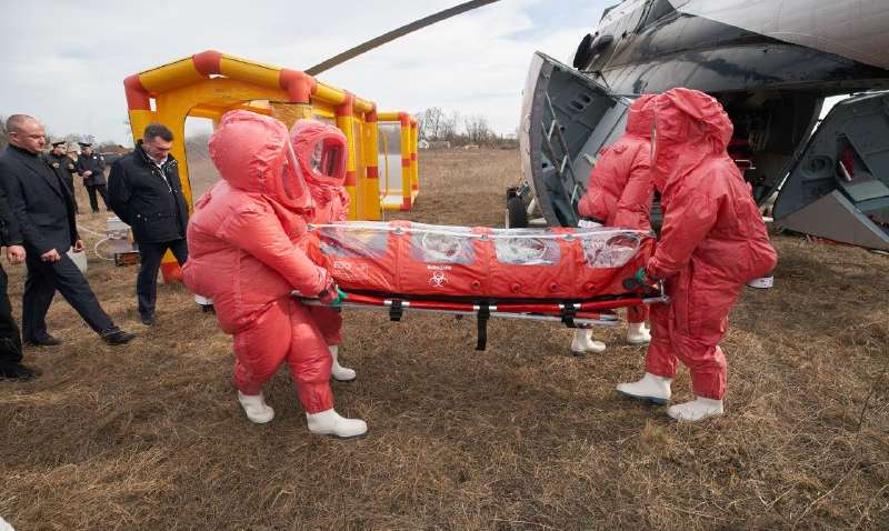 Фотофакт: Зеленський «протестував» вертоліт, який транспортуватиме заражених коронавірусом