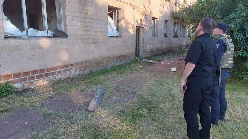 Опубликованы фотографии последствий ракетных ударов под Прилуками 