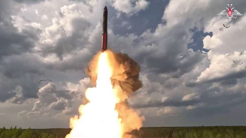 Россия провела пуск межконтинентальной ракеты "Ярс" на полигон "Кура", расположенный рядом с США Россия провела пуск межконтинентальной ракеты "Ярс" на полигон "Кура", расположенный рядом с США
