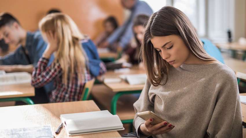 В Україні кожен восьмий підліток залежний від соцмереж - дослідження