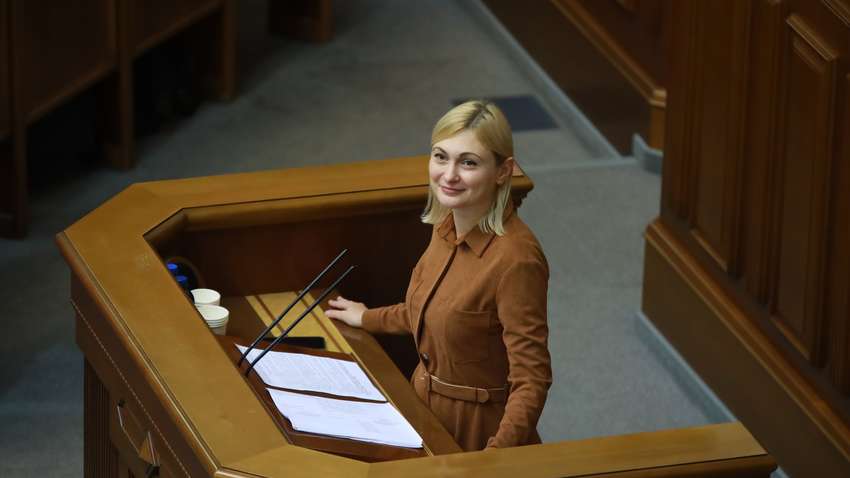 Нардеп от «Слуги народа» Евгения Кравчук ответила на упреки в сторону монобольшинства