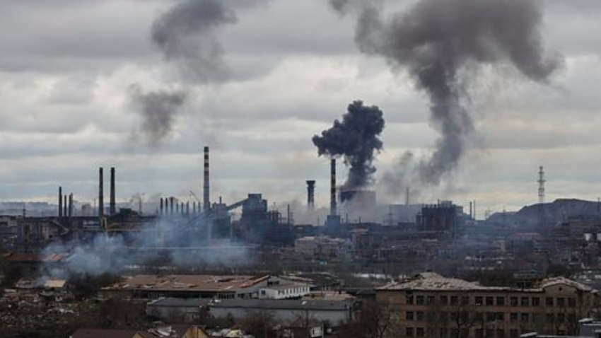 Окупанти продовжують знищувати Маріуполь: "Азовсталь" витримує близько 35 авіаударів за добу (ВІДЕО)