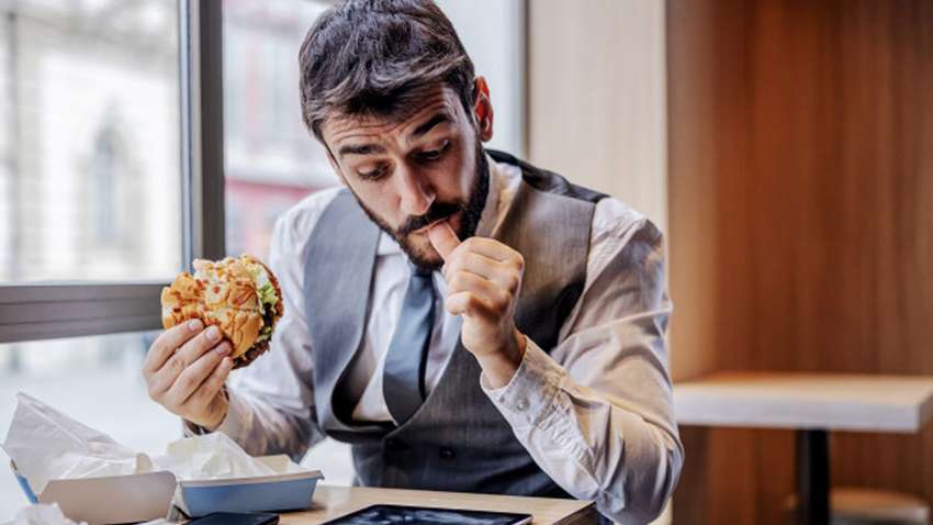 Врачи рассказали, что нельзя есть мужчинам после 40 лет Врачи рассказали, что нельзя есть мужчинам после 40 лет