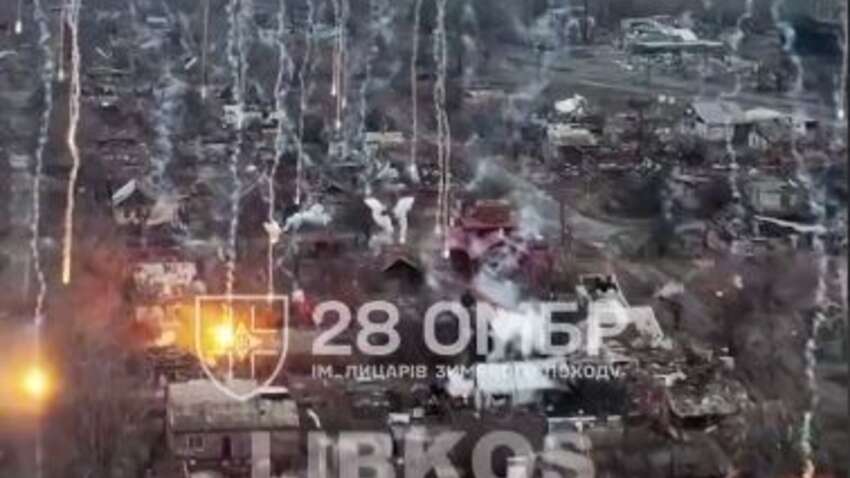 Ворог стирає місто з лиця землі: після фосфорних снарядів окупанти скинули ФАБ-1500 Ворог стирає місто з лиця землі: після фосфорних снарядів окупанти скинули ФАБ-1500