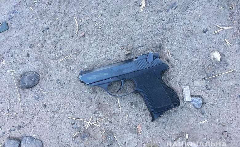 В Киеве мужчина выстрелил из пистолета в велосипедиста на светофоре