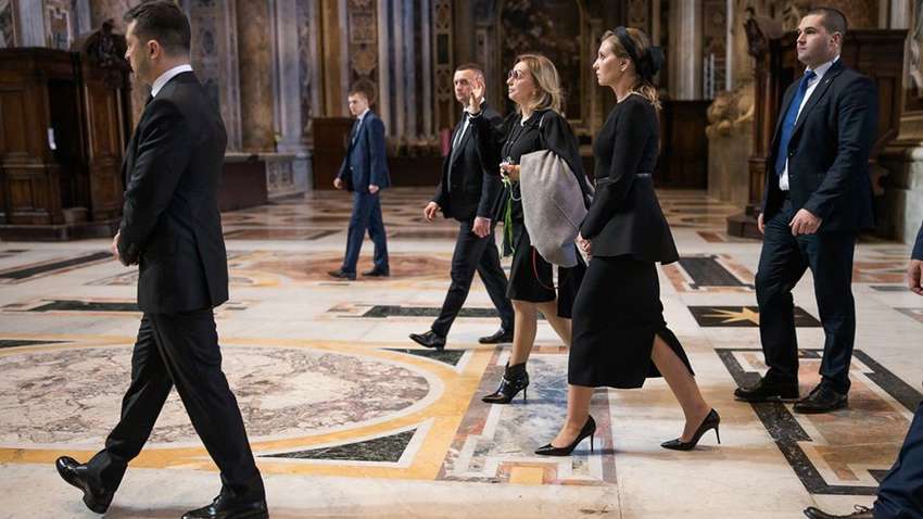 Наряд Олени Зеленської у Ватикані образив українців своєю траурность