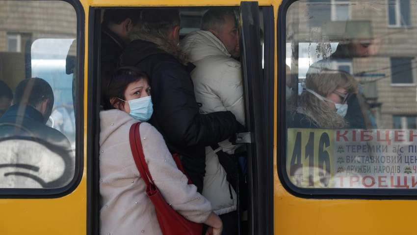 "Геноцид или панацея": мнения о прекращении движения общественного транспорта в Киеве