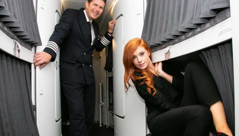 Стюардеса показала секретне місце в літаку, куди не пускають пасажирів