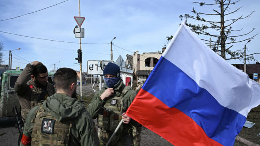 Загадкова поява російських прапорів у зоні боїв: пояснення ЗСУ Загадкова поява російських прапорів у зоні боїв: пояснення ЗСУ