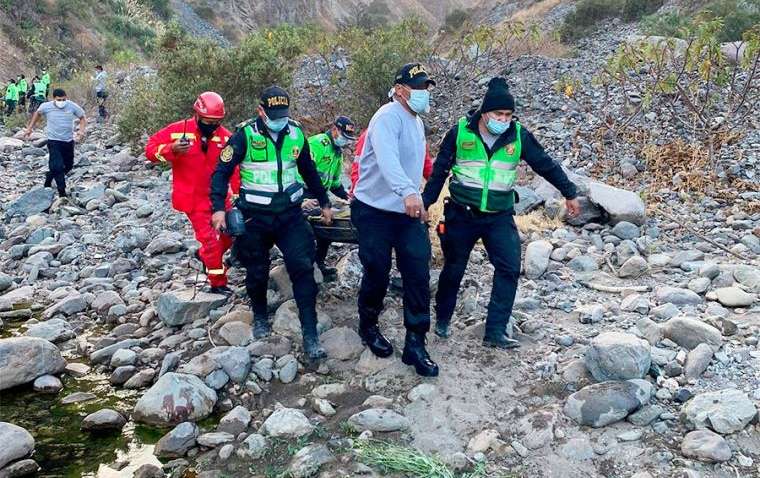 У Перу автобус з пасажирами впав у глибоку ущелину: багато загиблих і поранених (ФОТО)