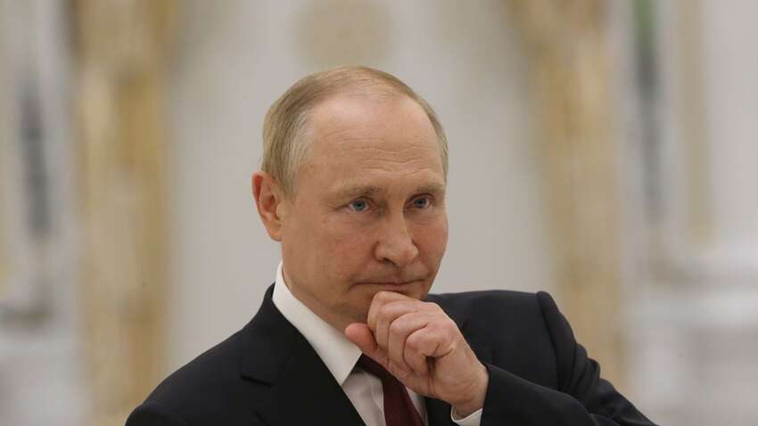 Путин ответил на заявления Макрона и вспомнил историю