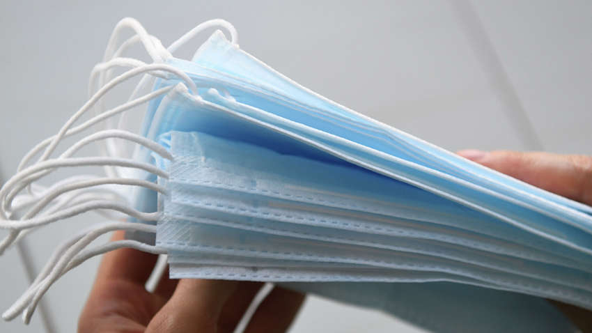 Ученые определили, маски из какого материала лучше всего защищают от коронавируса