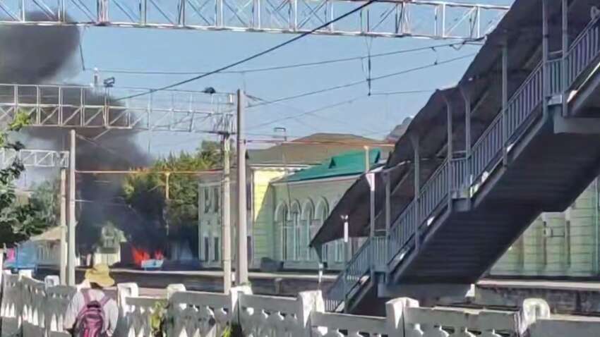 Трагедия в Лозовой: российский снаряд попал в вагон у вокзала, есть погибшие