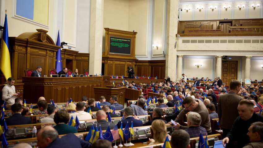 В Україні зросла зарплата народних депутатів: на скільки В Україні зросла зарплата народних депутатів: на скільки