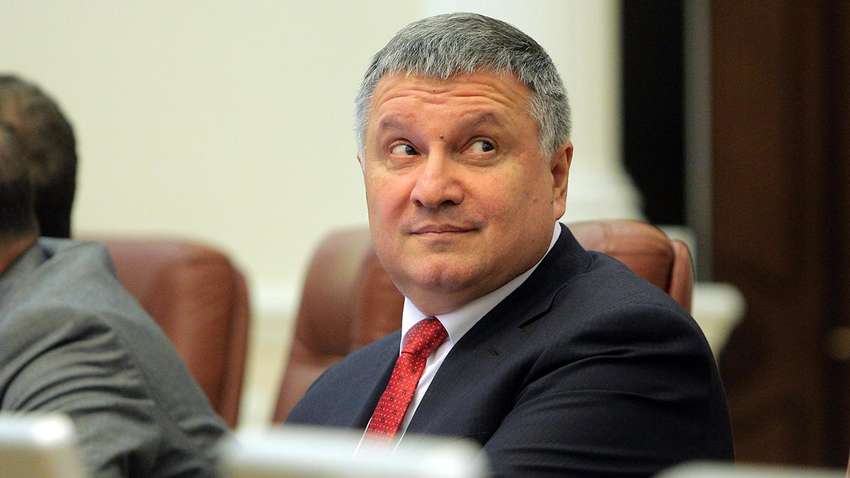 "Три квартиры, два участка и номер в гостинице": Аваков заполнил декларацию о доходах