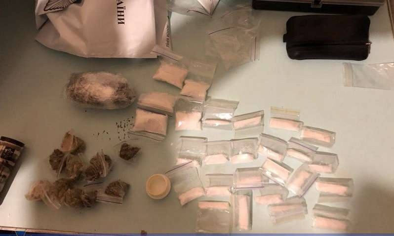 Сотрудники СБУ разоблачили столичную группировку, которая распространяла тяжелые наркотики среди несовершеннолетних