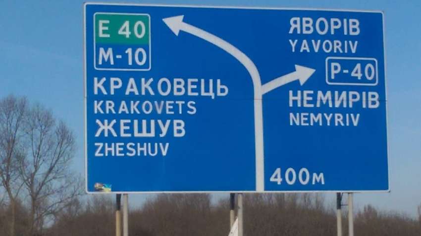 На кордоні з Польщею запалили шини через великі черги на митниці: подробиці конфлікту