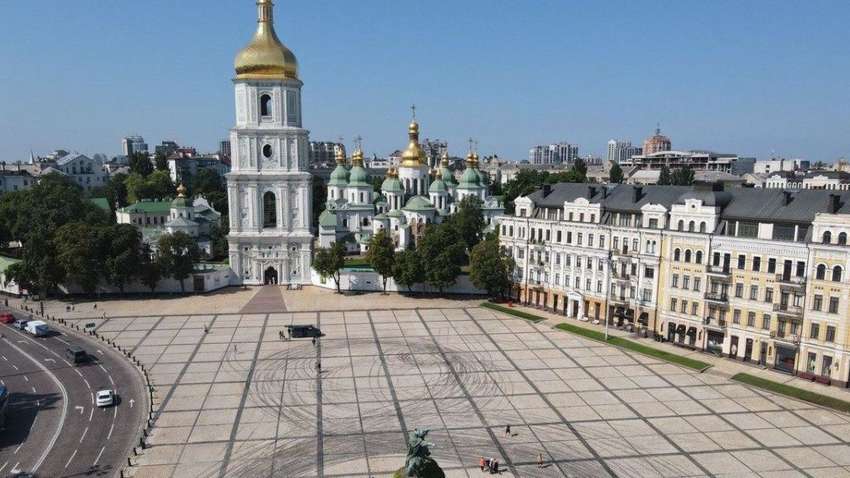 Зйомки біля Софії Київської на швидкісних авто з alyona alyona обернулися криміналом Зйомки біля Софії Київської на швидкісних авто з alyona alyona обернулися криміналом