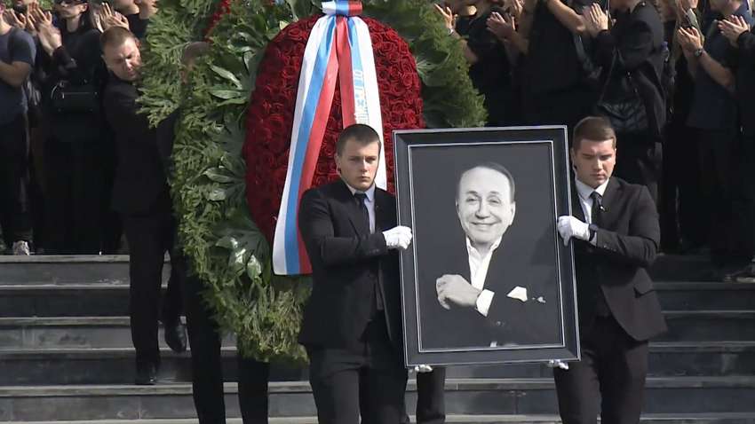 На похороны кремлевского комика, поддержавшего войну в Украине, пришла команда КВН из Львова (ВИДЕО)