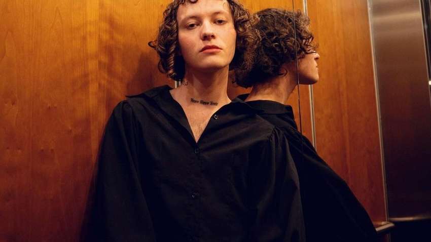 В России арестовали певца, который сжег свой паспорт В России арестовали певца, который сжег свой паспорт