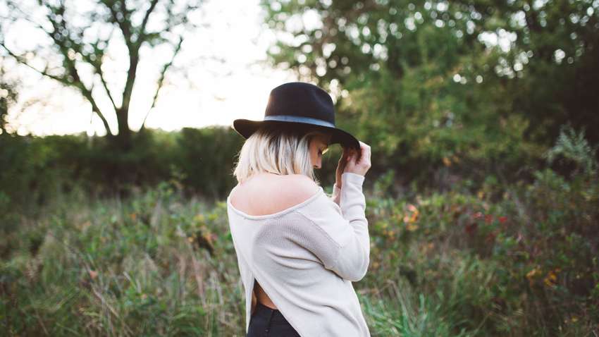 Яркая осень: какие головные уборы сейчас в моде 