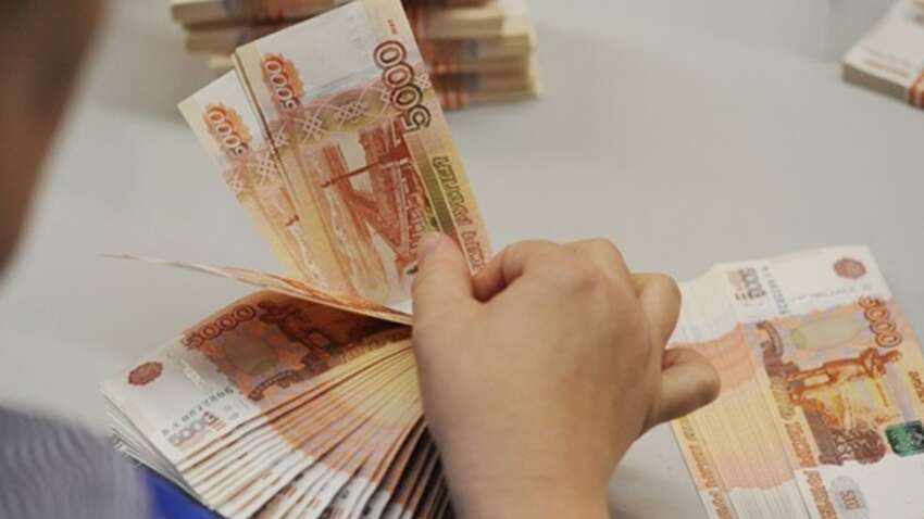 Россияне массово выводят деньги из страны: в разведке раскрыли, к чему они готовятся Россияне массово выводят деньги из страны: в разведке раскрыли, к чему они готовятся