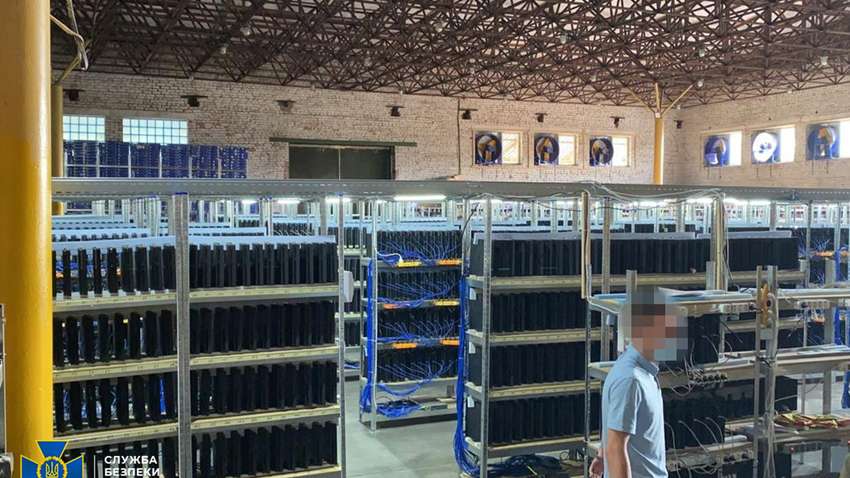 СБУ викрила найбільшу криптоферму в Україні: подробиці (фото) СБУ викрила найбільшу криптоферму в Україні: подробиці (фото)