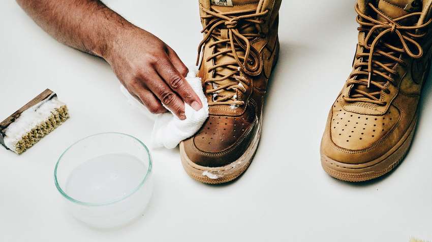 Як доглядати за дорогим чоловічим взуттям: кілька важливих правил