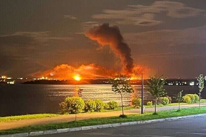 Сильні вибухи та заграва: у Генштабі розкрили деталі про нові прильоти у Росії