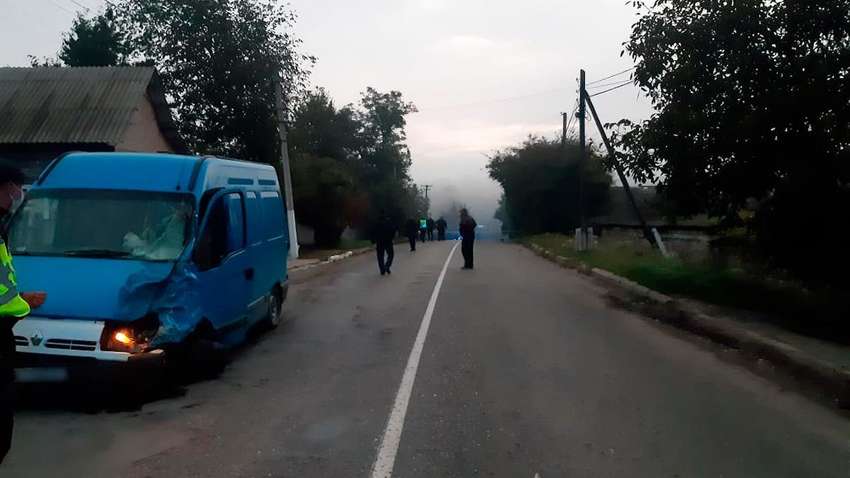 Смертельне ДТП на Буковині: мотоцикліст врізався в маршрутку, загинуло двоє хлопців Смертельне ДТП на Буковині: мотоцикліст врізався в маршрутку, загинуло двоє хлопців